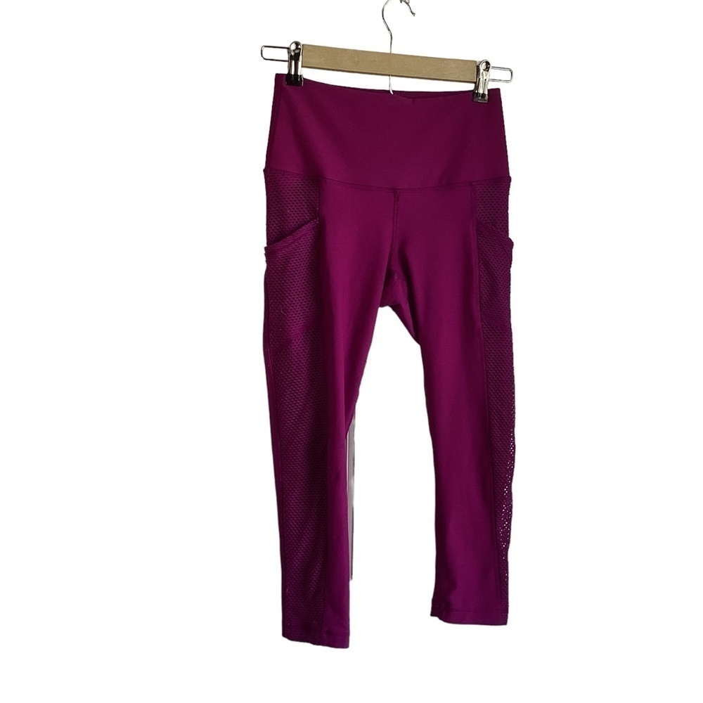 90 Degree By Reflex Women’s Berry Colored Leggings With Mesh Sides. Size XS